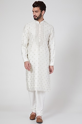 White Kurta Set With Butti Work by Vanshik