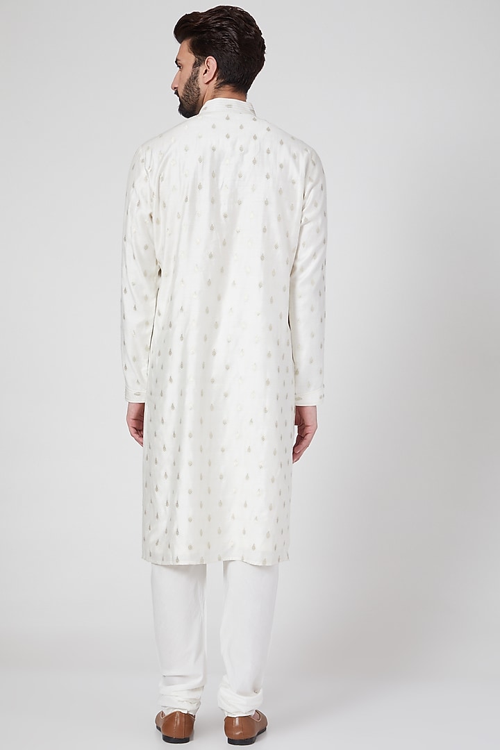 White Kurta Set With Butti Work by Vanshik at Pernia's Pop Up Shop