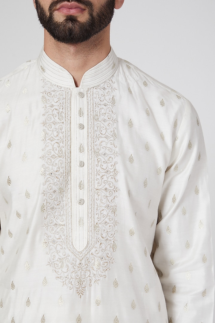White Kurta Set With Butti Work by Vanshik at Pernia's Pop Up Shop