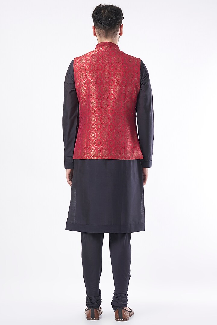 Fuchsia Brocade Bundi Jacket Set by Vanshik at Pernia's Pop Up Shop