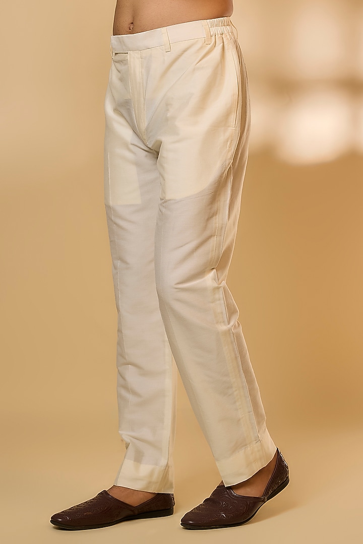 Pearl White Silk Self Embroidered Bundi Set by Vanshik at Pernia's Pop Up Shop