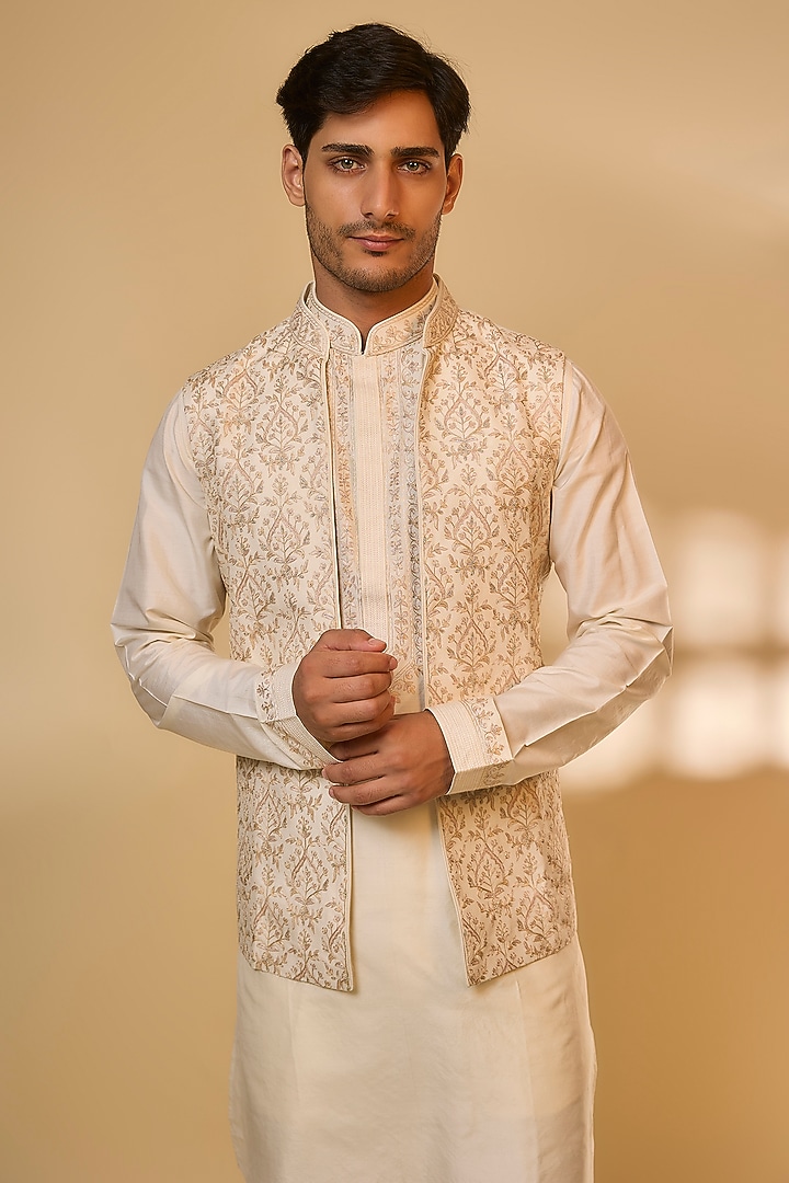 Pearl White Silk Self Embroidered Bundi Set by Vanshik at Pernia's Pop Up Shop