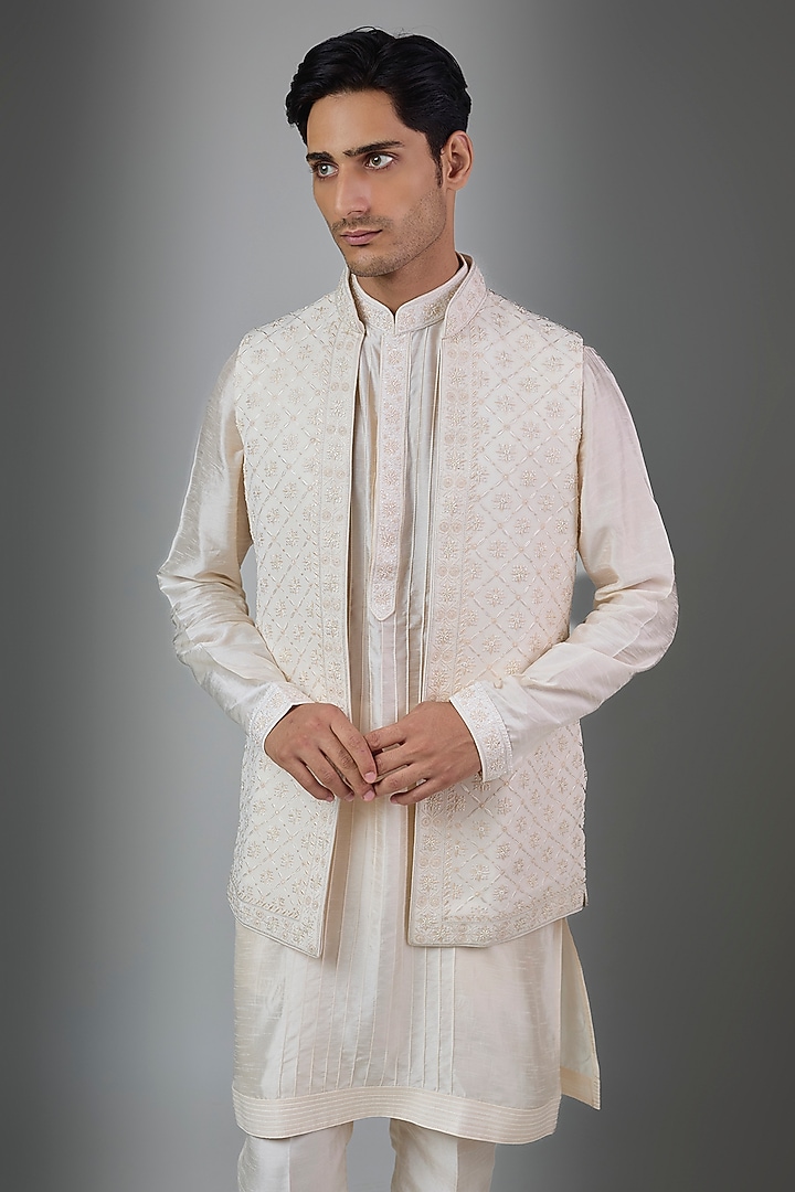 Pearl-Colored Silk Bundi Jacket Set by Vanshik at Pernia's Pop Up Shop