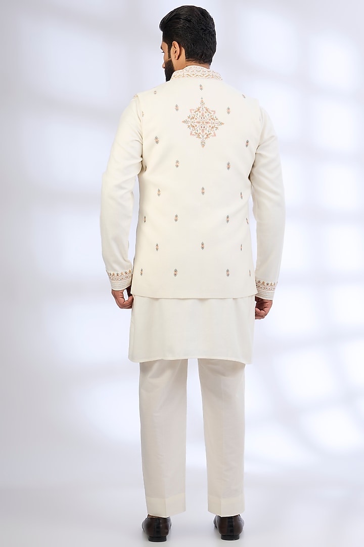 Pearl-Colored Silk Bundi Jacket Set by Vanshik at Pernia's Pop Up Shop