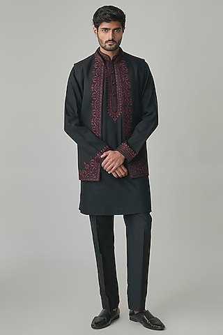 Black Silk Bundi Jacket Set by Vanshik