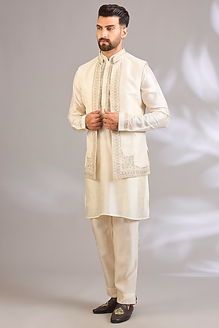 Pearl-Colored Silk Bundi Jacket Set by Vanshik