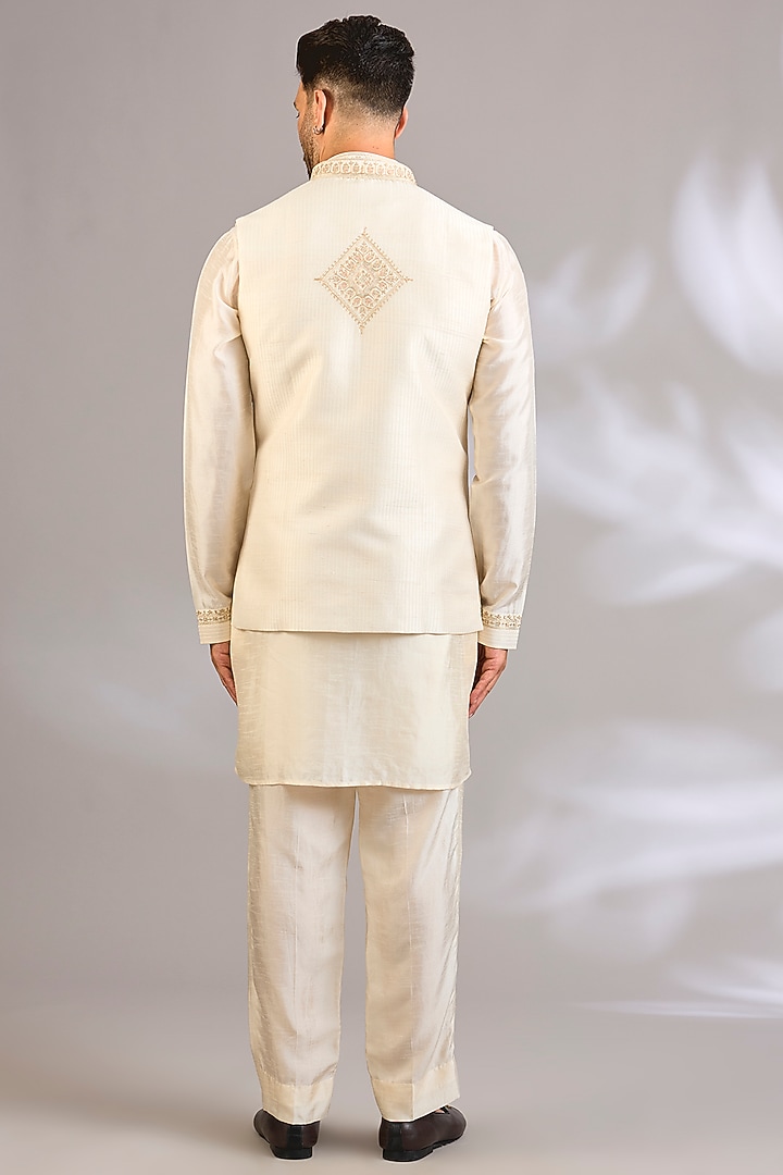 Pearl-Colored Silk Bundi Jacket Set by Vanshik at Pernia's Pop Up Shop