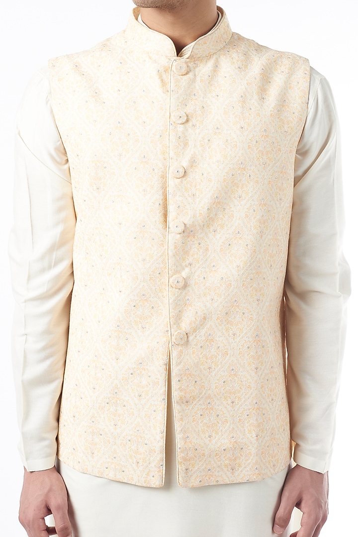 White Kurta Set With Silk Bundi Jacket by Vanshik at Pernia's Pop Up Shop