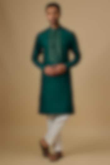 Emerald Green Silk Kurta Set by Vanshik at Pernia's Pop Up Shop