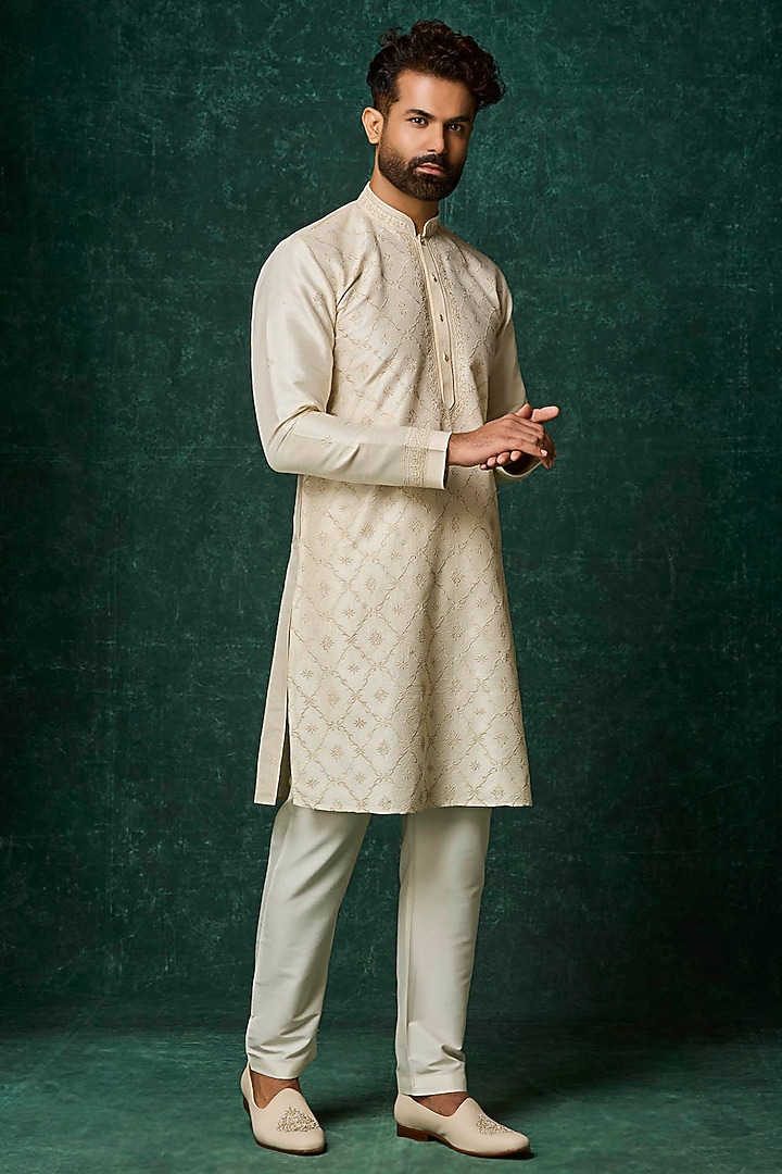 Pearl-Colored Raw Silk Embroidered Kurta Set by Vanshik at Pernia's Pop Up Shop