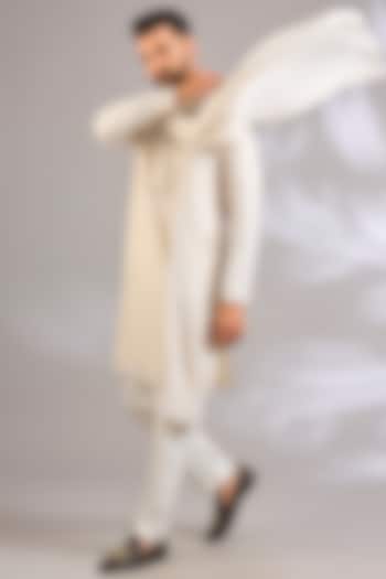 Pearl-Colored Silk Kurta Set by Vanshik at Pernia's Pop Up Shop