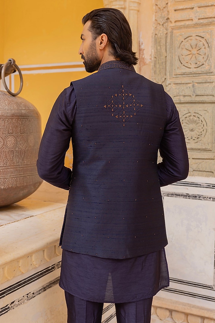 Midnight Blue Jamevar Silk Kurta Set by Vanshik at Pernia's Pop Up Shop