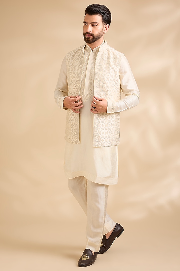 Pearl-Colored silk Bundi Jacket Set by Vanshik at Pernia's Pop Up Shop