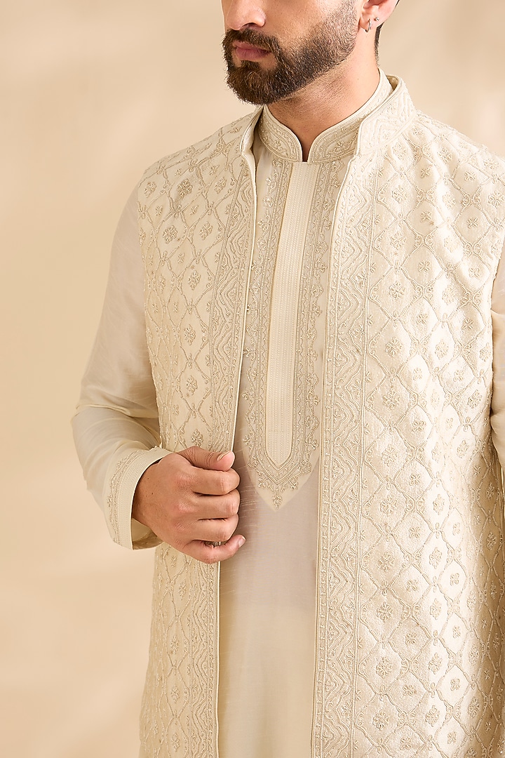 Pearl-Colored silk Bundi Jacket Set by Vanshik at Pernia's Pop Up Shop