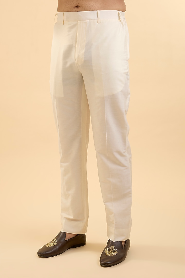 Pearl-Colored Silk Groom Sherwani Set by Vanshik at Pernia's Pop Up Shop