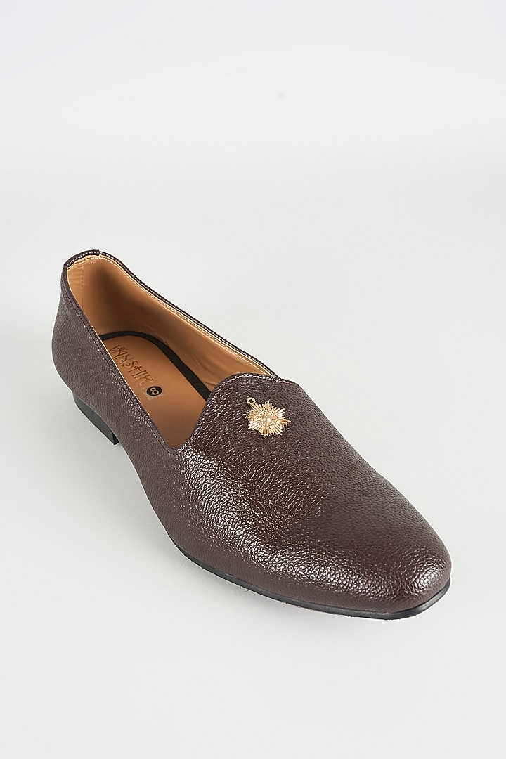 Brown Leather Mojaris by Vanshik at Pernia's Pop Up Shop