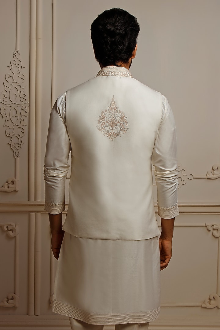 Pearl Spun Silk Aari Embroidered Bundi Jacket Set by Vanshik at Pernia's Pop Up Shop