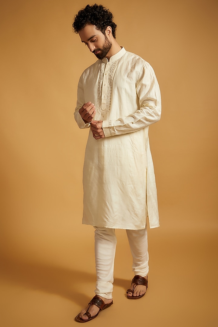 Cream Tussar Silk Floral Embroidered Bundi Jacket Set by Vanshik at Pernia's Pop Up Shop