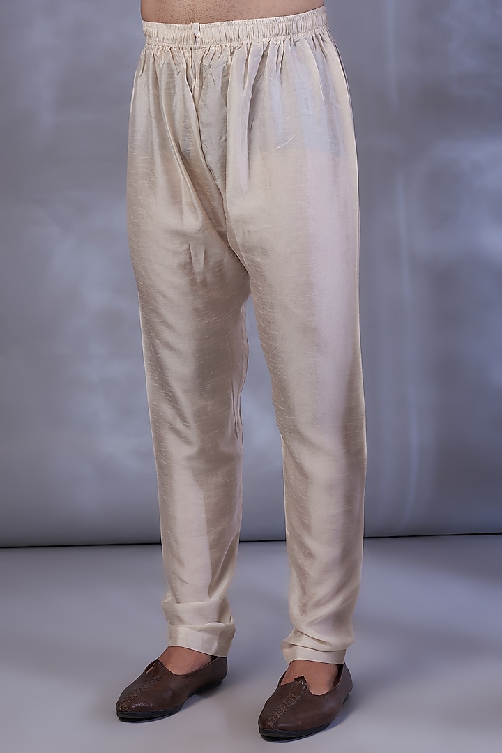 Pearl Dupion Silk Embroidered Bundi Jacket Set by Vanshik at Pernia's Pop Up Shop