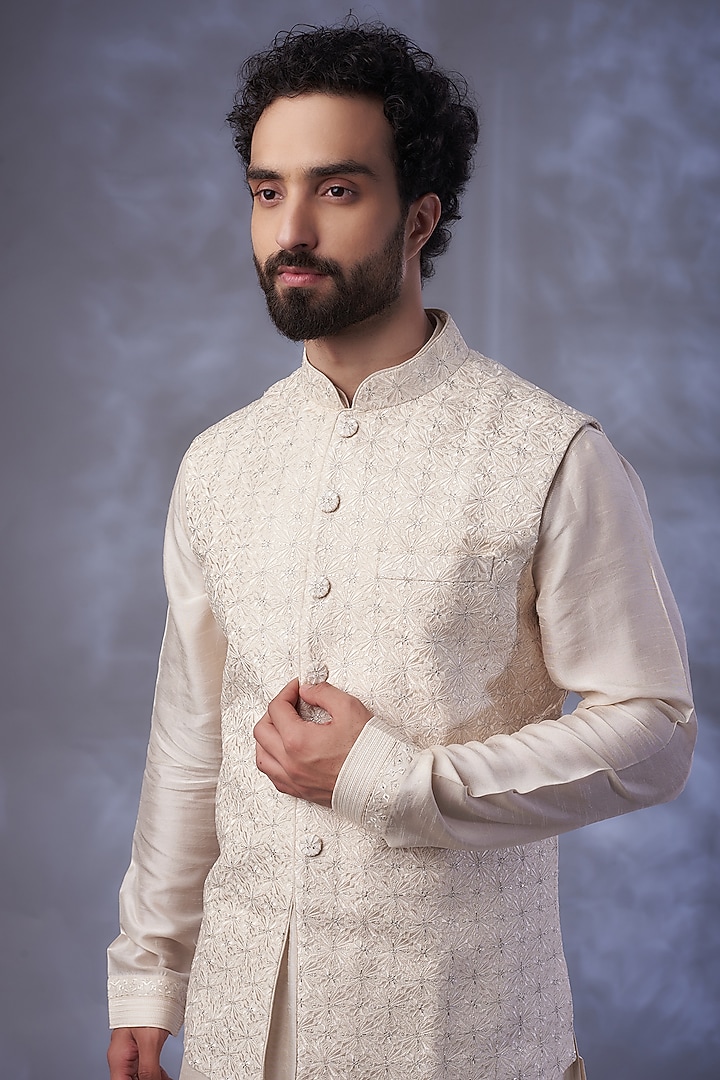 Pearl Dupion Silk Embroidered Bundi Jacket Set by Vanshik at Pernia's Pop Up Shop
