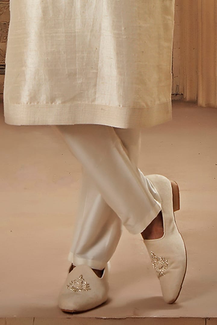 Pearl White Raw Silk Tilla Embroidered Kurta Set by Vanshik at Pernia's Pop Up Shop