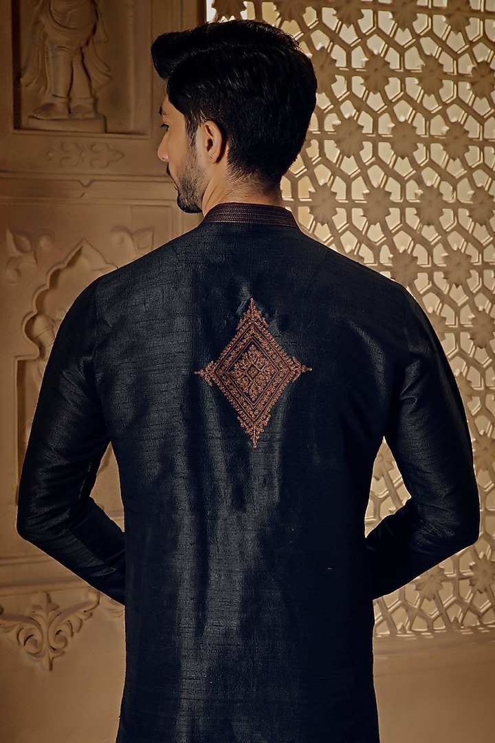 Black Raw Silk Thread Embroidered Kurta Set by Vanshik at Pernia's Pop Up Shop