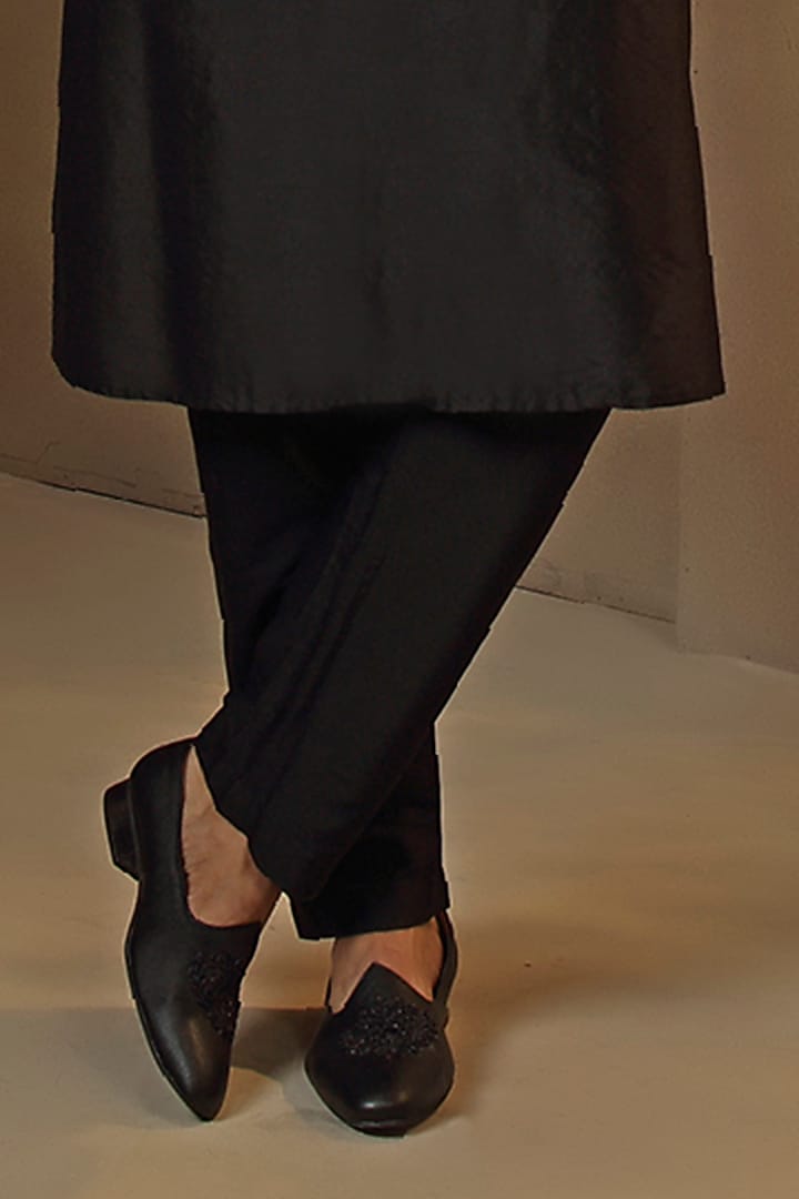 Black Spun Silk Kurta Set by Vanshik at Pernia's Pop Up Shop