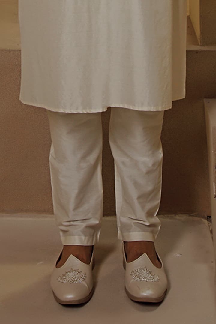 Pearl White Spun Silk Resham Embroidered Kurta Set by Vanshik at Pernia's Pop Up Shop