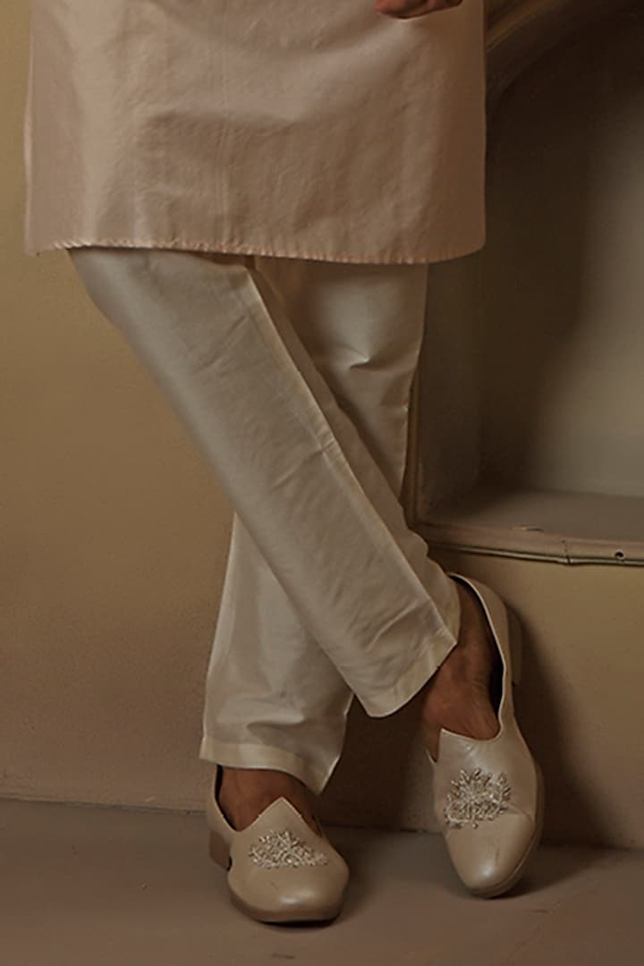 Blush Pink Spun Silk Kurta Set by Vanshik at Pernia's Pop Up Shop