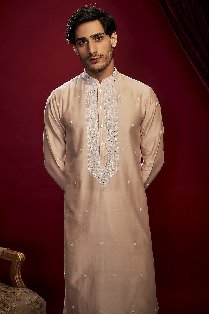 Peach Chanderi Lucknowi Kurta Set by Vanshik at Pernia's Pop Up Shop