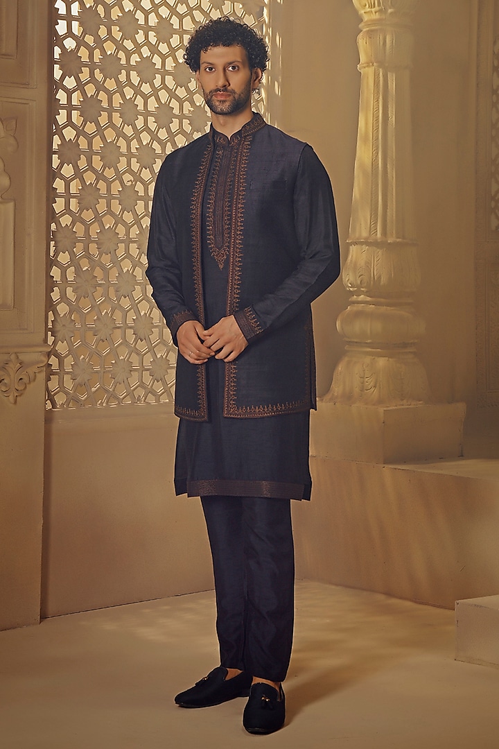 Blue Raw Silk Thread Embroidered Bundi Jacket Set by Vanshik at Pernia's Pop Up Shop