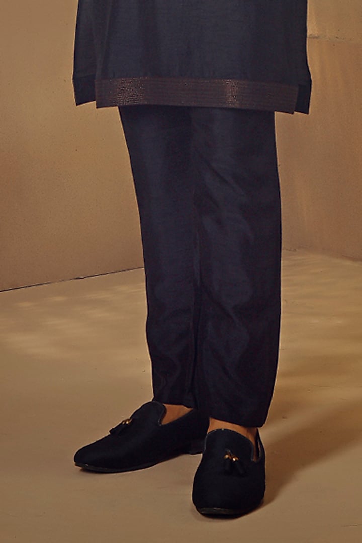 Blue Raw Silk Thread Embroidered Bundi Jacket Set by Vanshik at Pernia's Pop Up Shop
