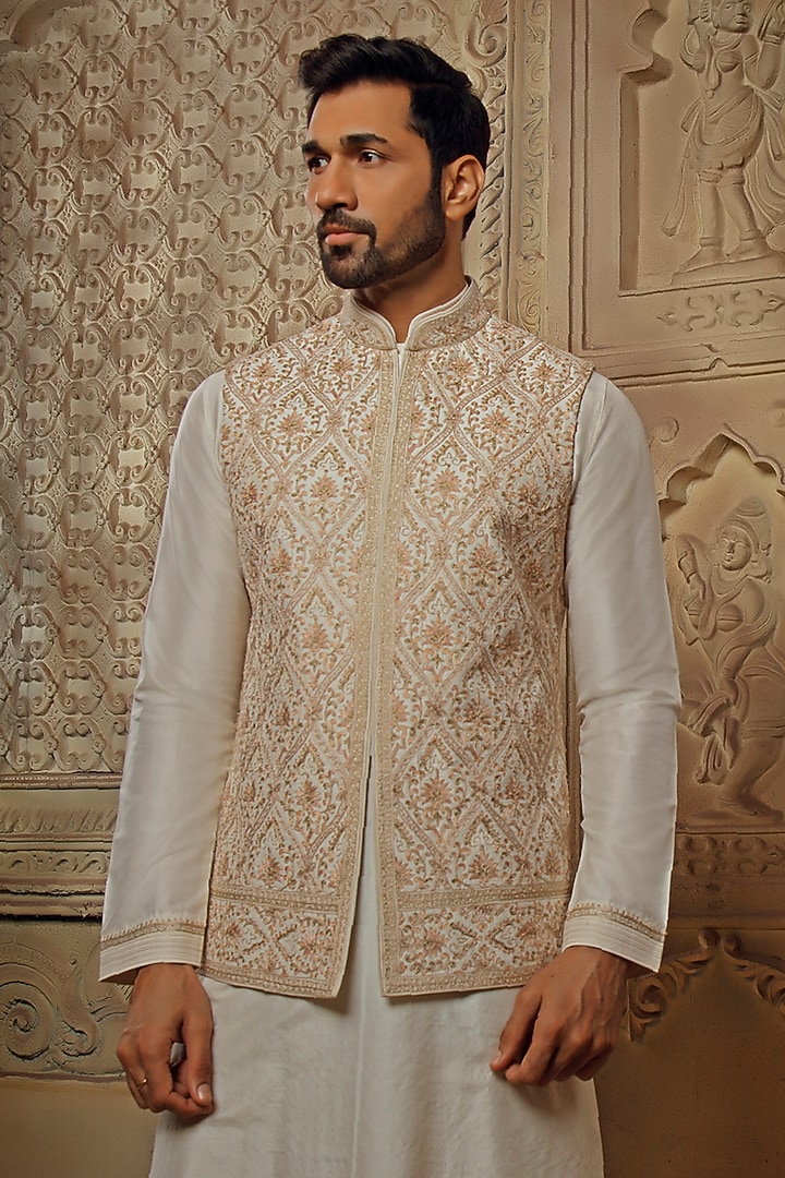 Pearl White Spun Silk Resham Embroidered Bundi Jacket Set by Vanshik at Pernia's Pop Up Shop