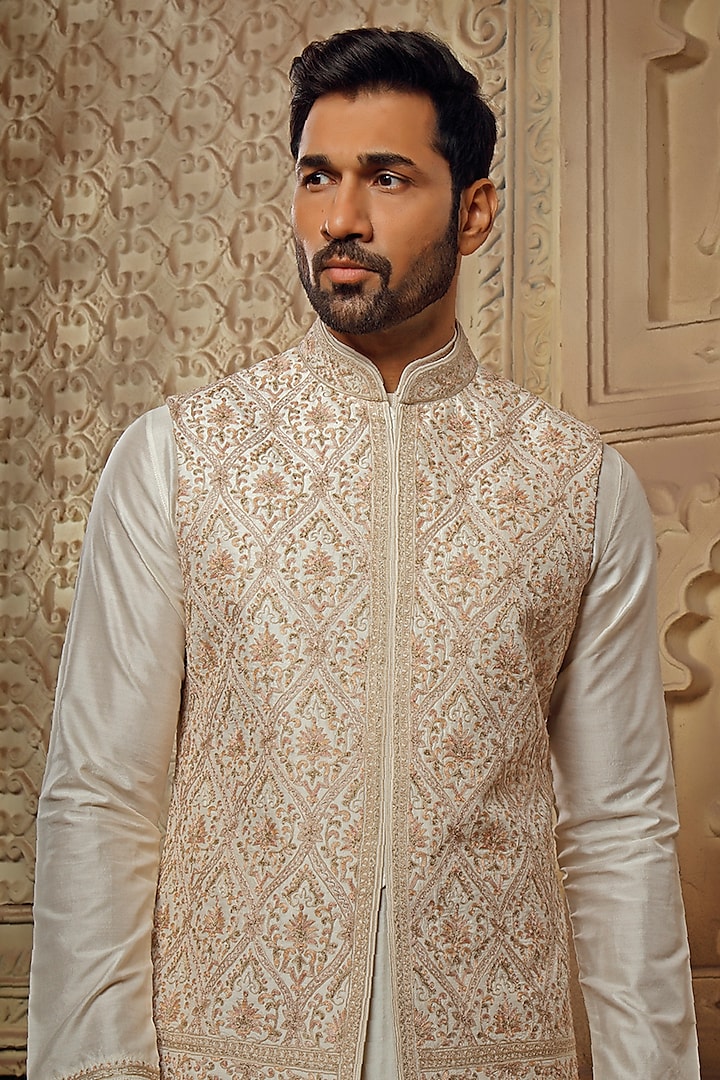 Pearl White Spun Silk Resham Embroidered Bundi Jacket Set by Vanshik at Pernia's Pop Up Shop
