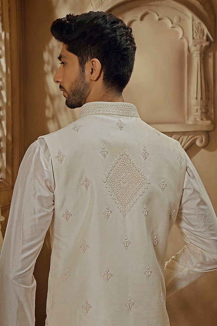 Pearl White Spun Silk Embroidered Bundi Jacket Set by Vanshik at Pernia's Pop Up Shop