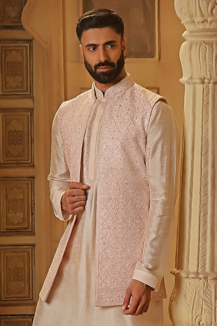 Pink Raw Silk Thread Embroidered Bundi Jacket Set by Vanshik at Pernia's Pop Up Shop
