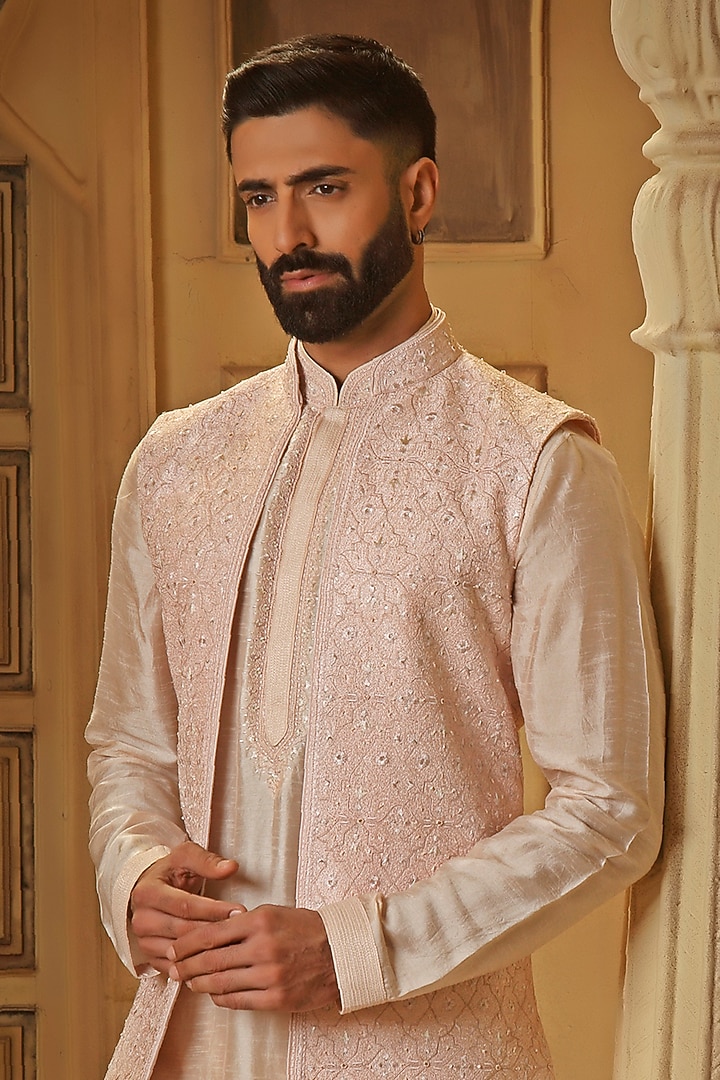 Pink Raw Silk Thread Embroidered Bundi Jacket Set by Vanshik at Pernia's Pop Up Shop
