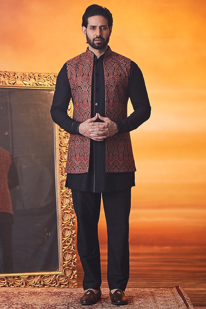 Black Pashmina Silk Kashmiri Embroidered Bundi Set by Vanshik