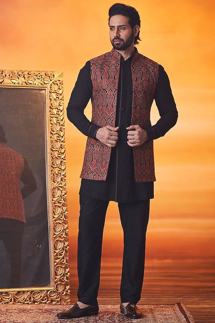 Black Pashmina Silk Kashmiri Embroidered Bundi Set by Vanshik at Pernia's Pop Up Shop