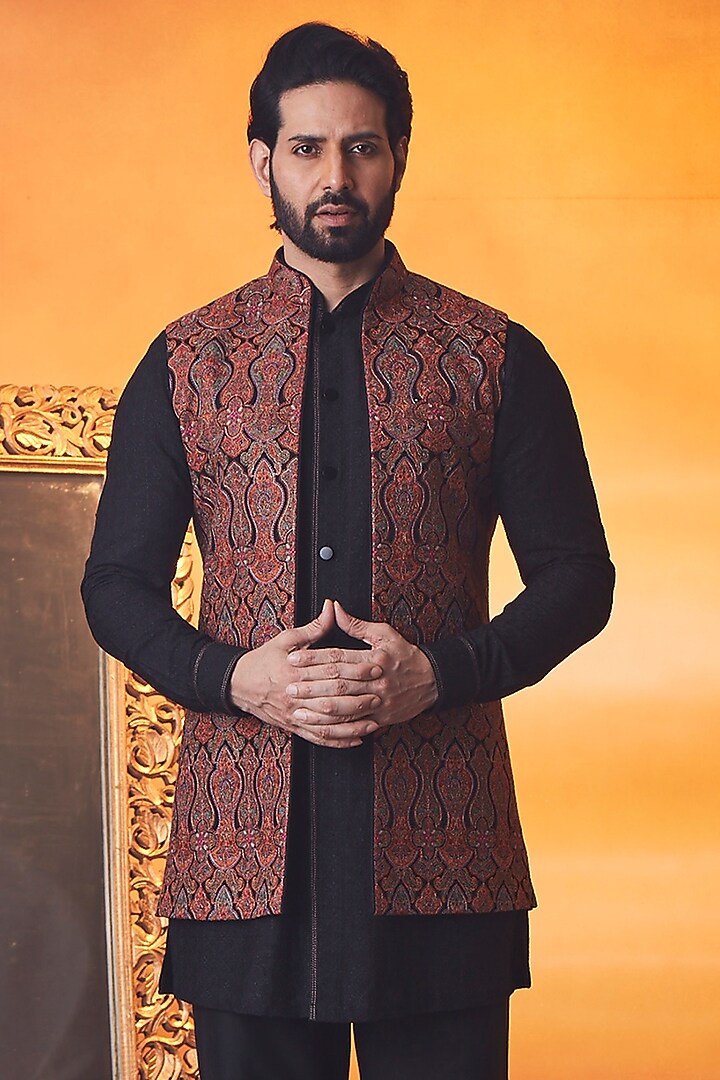 Black Pashmina Silk Kashmiri Embroidered Bundi Set by Vanshik at Pernia's Pop Up Shop