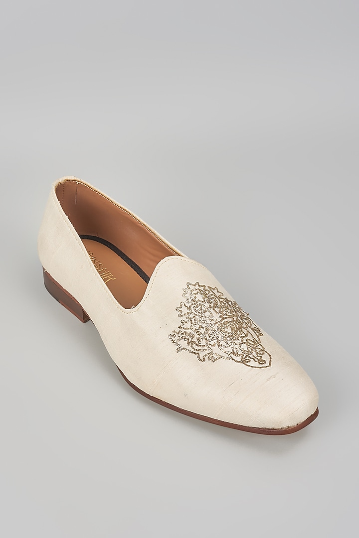 Pearl White Raw Silk Motif Embroidered Mojaris by Vanshik