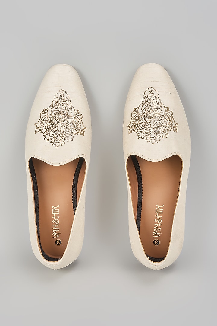 Pearl White Raw Silk Motif Embroidered Mojaris by Vanshik at Pernia's Pop Up Shop