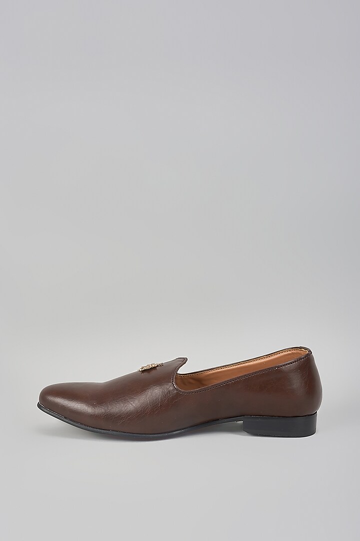 Brown Leather Mojaris by Vanshik at Pernia's Pop Up Shop