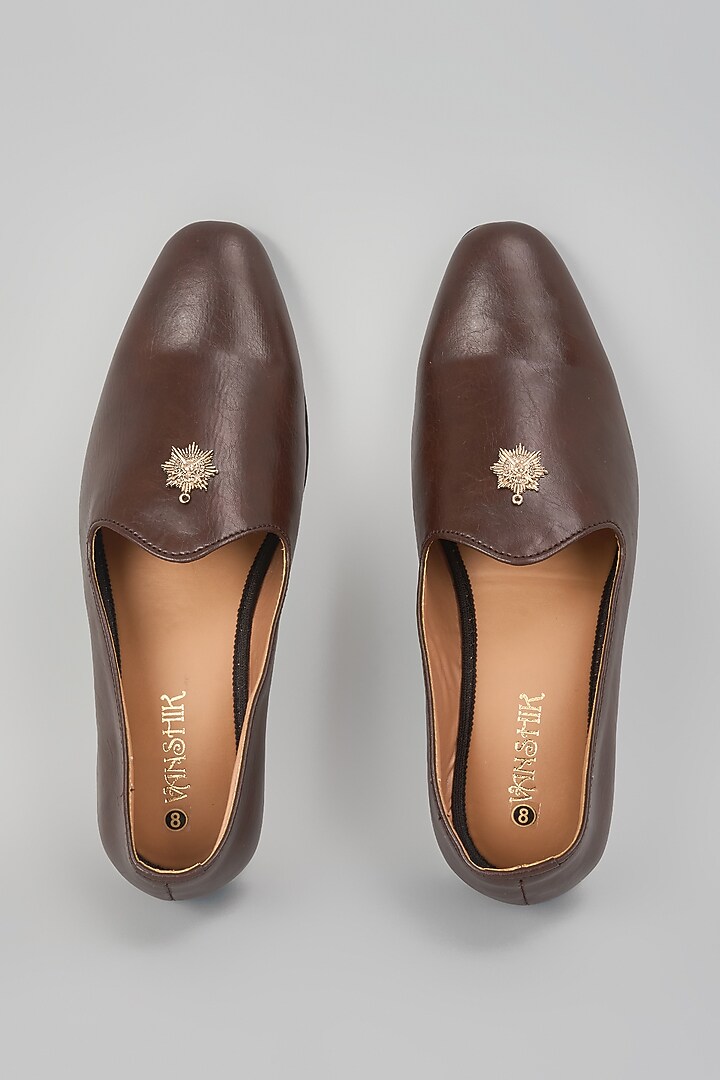 Brown Leather Mojaris by Vanshik at Pernia's Pop Up Shop