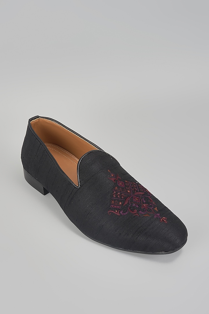 Black Raw Silk Machine Embroidered Mojaris by Vanshik