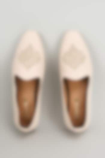 Cream Leather Mojaris by Vanshik at Pernia's Pop Up Shop