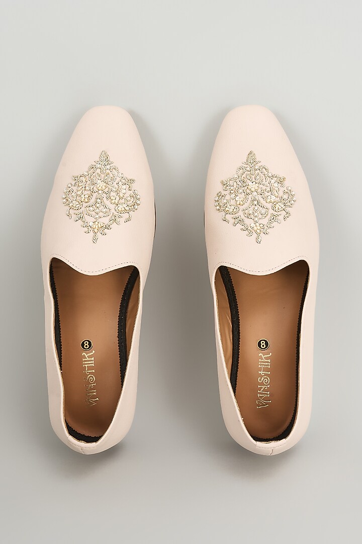 Cream Leather Mojaris by Vanshik at Pernia's Pop Up Shop