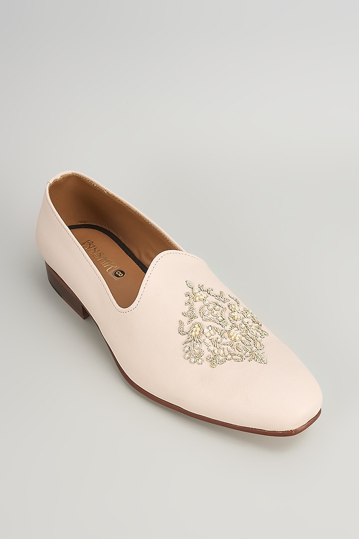 Cream Leather Mojaris by Vanshik at Pernia's Pop Up Shop