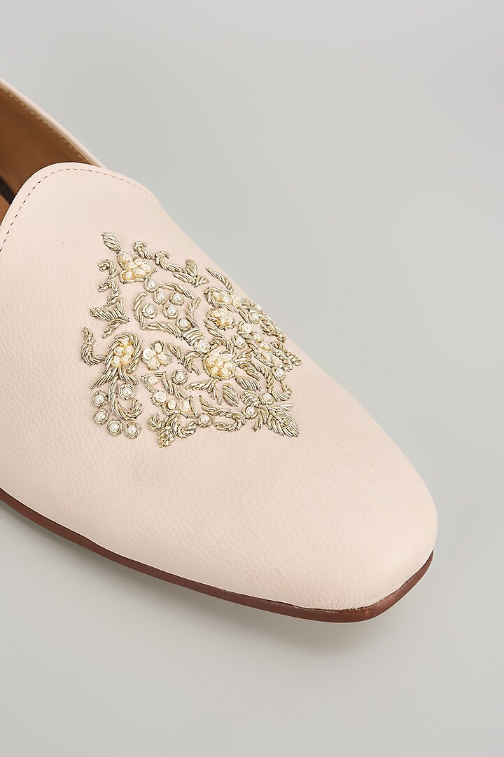 Cream Leather Mojaris by Vanshik at Pernia's Pop Up Shop