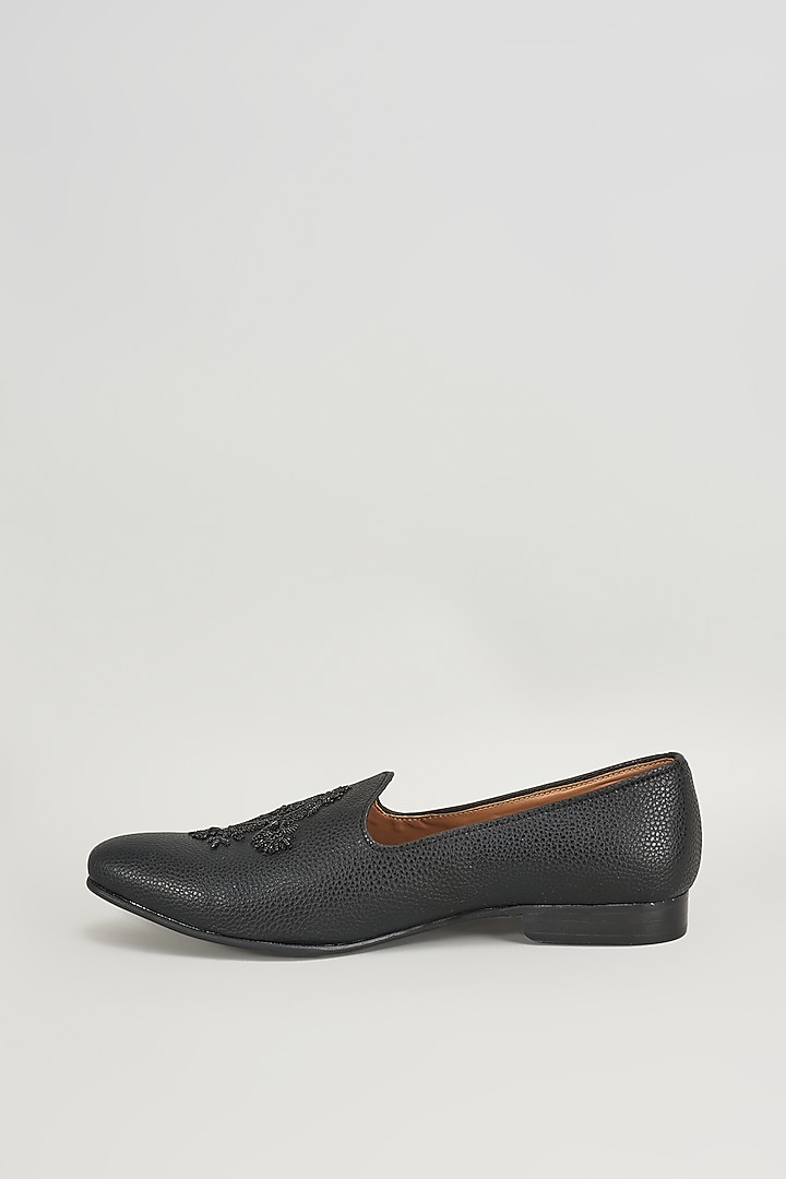 Black Leather Mojaris by Vanshik at Pernia's Pop Up Shop